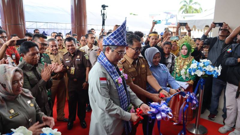 Wamentan Resmikan Renovasi Kantor Stasiun Karantina Pertanian Kelas II Sulbar