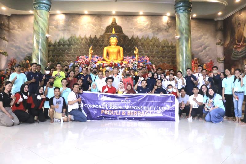 Jelang Imlek, PHI Group Gelar Bersih-bersih Vihara