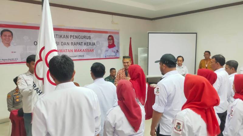 Deng Ical Lantik Pengurus PMI Kecamatan Makassar Masa Bakti 2020 - 2024