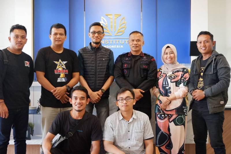 Tingkatkan Kemampuan Tim Multimedia, Brimob Bone Gandeng Institut Indonesia