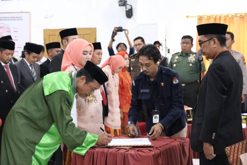 Hadiri Pelantikan PPK, Ilham Azikin: Mereka adalah Penjaga Demokrasi  