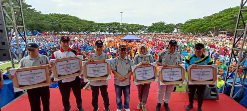 Kakanwil Bagi-Bagi Mobil di Acara Jalan Sehat Moderasi Beragama Kemenag Sulsel