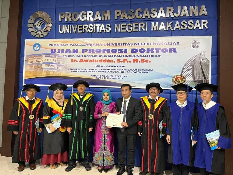 Kaji Perilaku Usaha Petani Kakao di Bone Antar Dosen ITBM Balik Diwa Raih Doktor di UNM