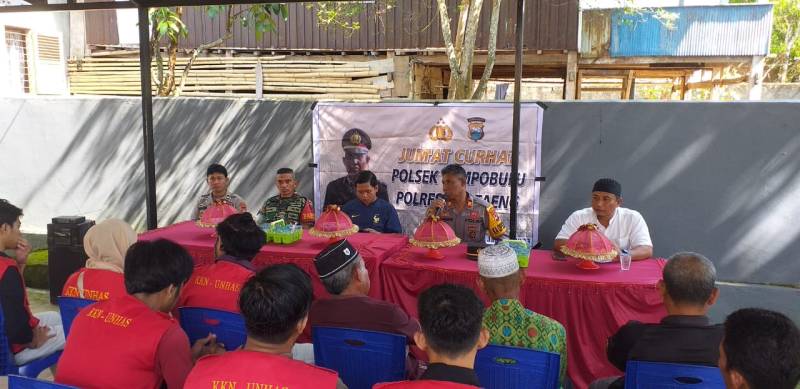 Lewat "Jumat Curhat" Kapolsek Tompobulu Terima Masukan Warga dan Berikan Solusi