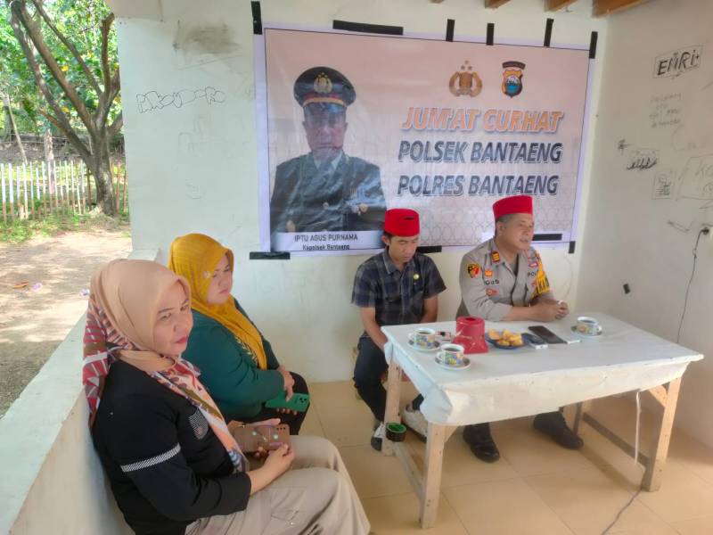 Tindaklanjuti Surat Telegram Kapolri, Polsek Bantaeng Lakukan "Jumat Curhat di Warkop Dg Masri