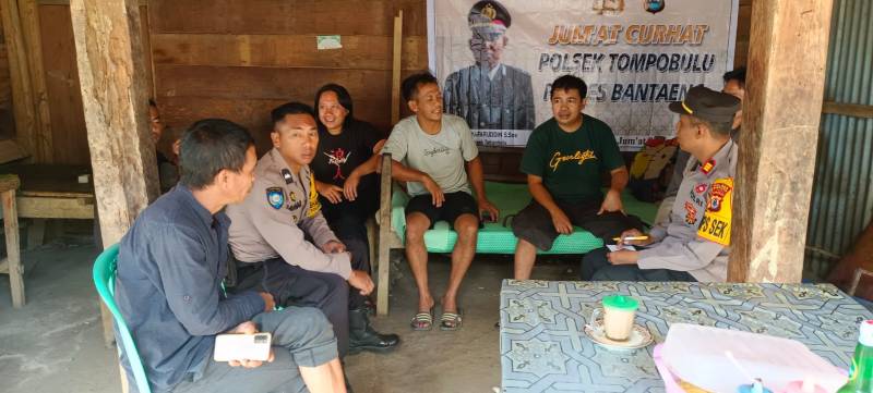 Polres Bantaeng Rutin Lakukan Program"Jumat Curhat"Untuk Dengar Langsung Keluhan Warga