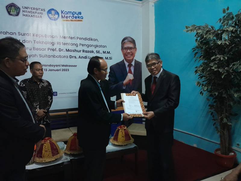 Dosen Universitas Handayani Makassar Terima SK Guru Besar