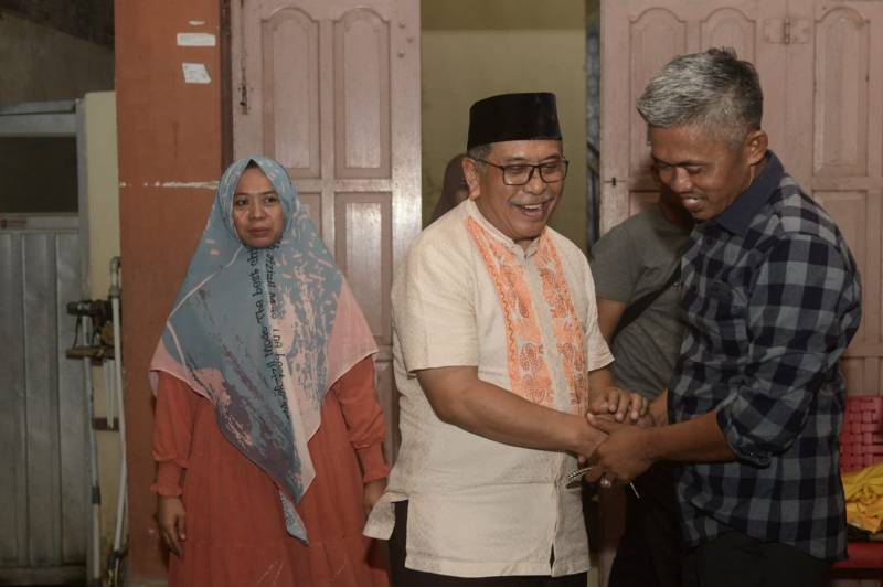 IAS Berbelasungkawa di Kediaman Ado, Ayah Korban Tenggelam di Sungai Siwa