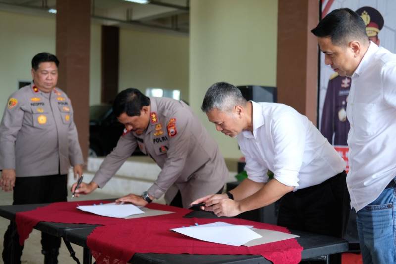 KALLA Resmikan Pengaspalan di Mako Ditsamapta Polda Sulsel