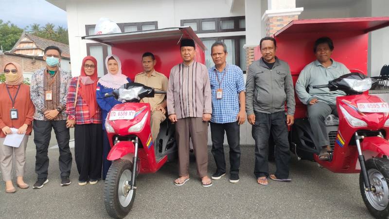 Bupati Selayar Serahkan Bantuan Kepada 29 Penyandang Disabilitas