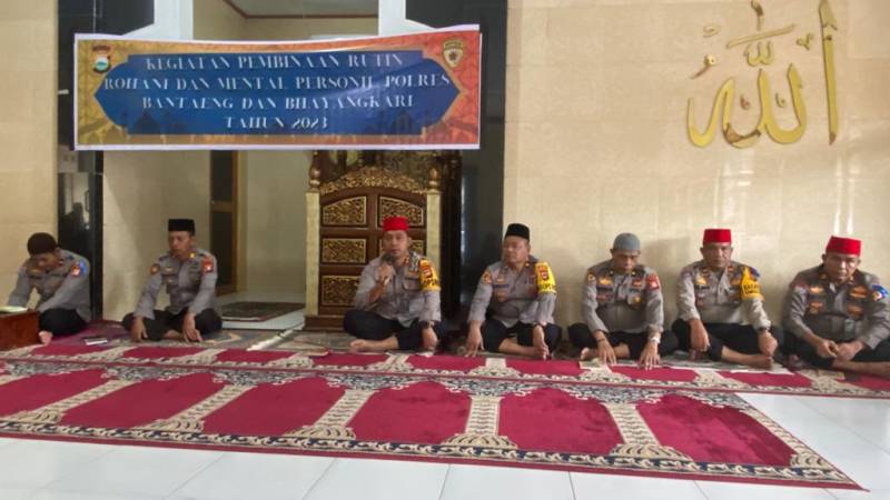 Polres Bantaeng Rutin Lakukan Binrohtal di Masjid Kurnia Ilahi