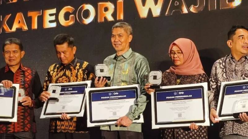 Pemkab Wajo Dapat Penghargaan Wajib Pajak Pemungut/Bendahara dari Kanwil DJP Sulselbartra