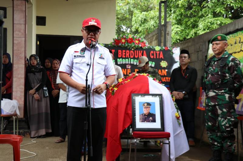 Bupati Budiman Hadiri Upacara Pemberangkatan dan Pemakaman Letkol (Purn) Rochman