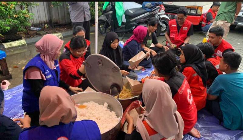 PMI dan Kompala Unifa Gabung Posko Tanggap Bencana Makassar