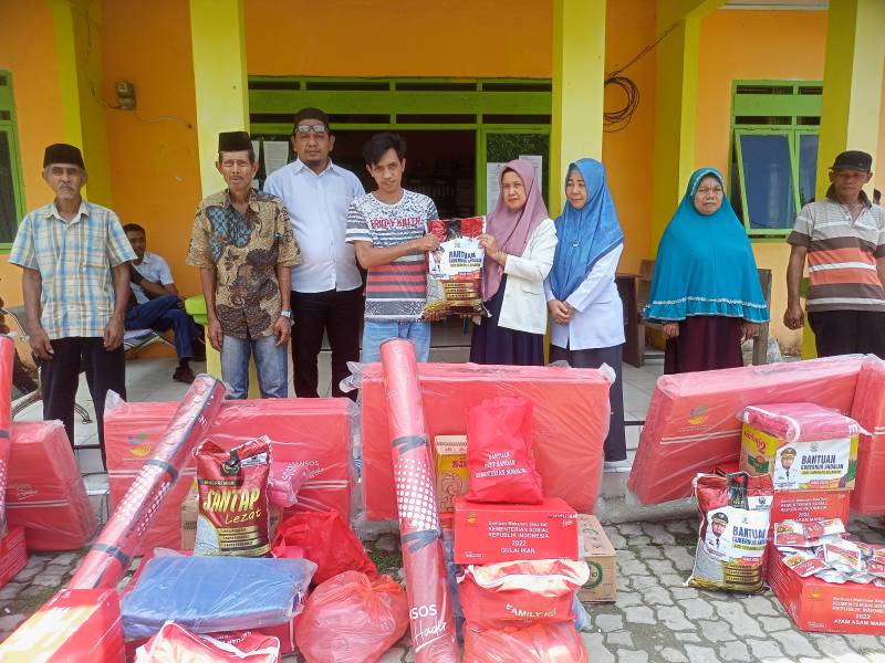 Dinsos Selayar Salurkan Bantuan Tanggap Darurat Kepada 7 KK Warga Desa Bontotangnga