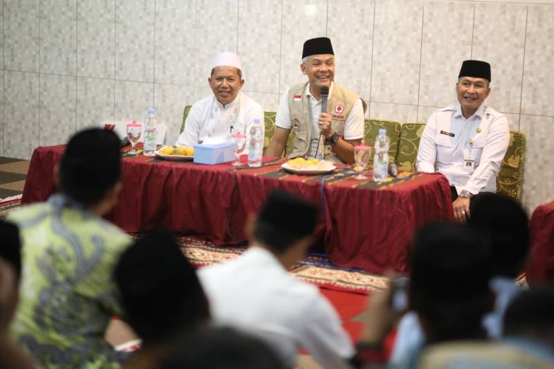 Ganjar Pranowo: Memulai Transisi Energi Lewat LPTS Rooftop di Pesantren