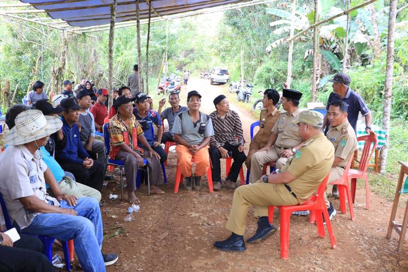 Bupati Budiman Apresiasi Acara Padungku Masyarakat Desa Ledu-Ledu Wasuponda
