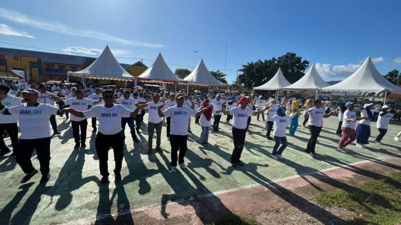 Jalan Sehat PLN HUT BUMN ke-25 di Buton dan Muna Barat Dimeriahkan Ribuan Peserta