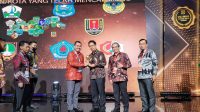 IMG-20230314-WA0034 Wakil Bupati Majene Menerima Pengharagaan UHC