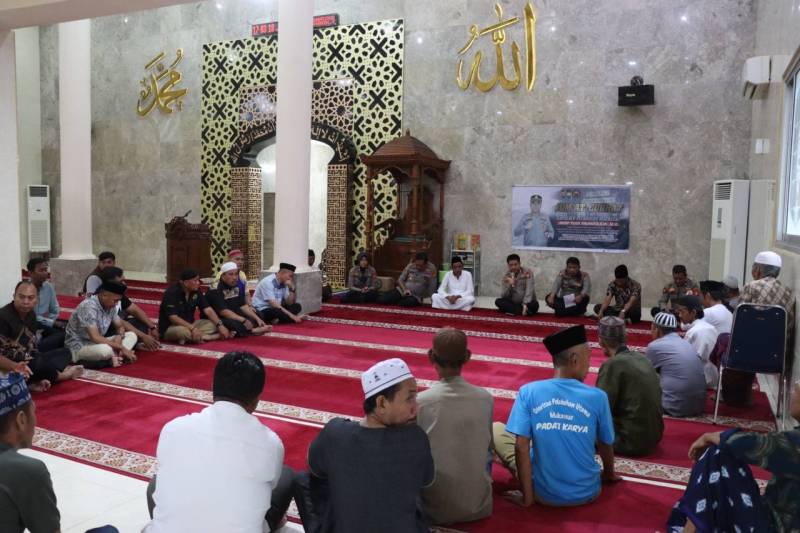 Melalui Jumat Curhat, Kapolres AKBP Yudi Frianto Bertatap Muka Dengan Masyarakat Pattingalloang 