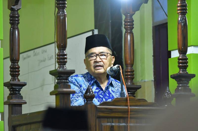 Malam Keempat Ramadan, Walikota Judas Amir Tarawih di Masjid Besar Al - Jihad