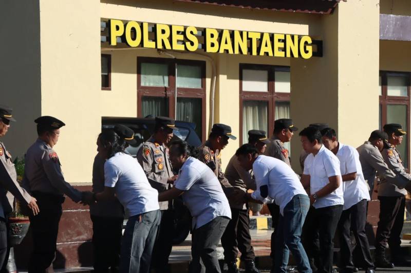 Kapolres Pimpin Apel Pagi dan Silaturahmi di Mapolres Bantaeng