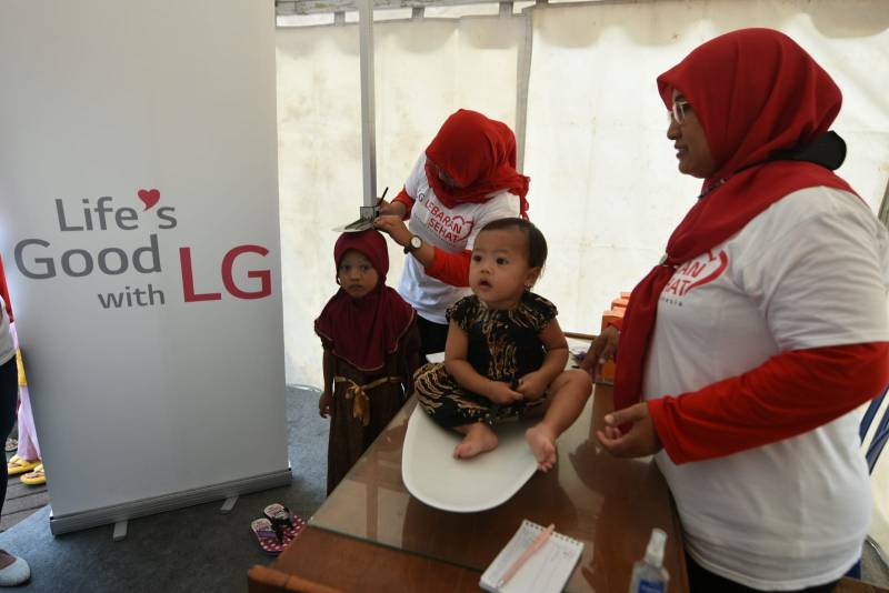 LG Sasar Warga 3 TPS dalam Aksi Sosial Lebaran Sehat
