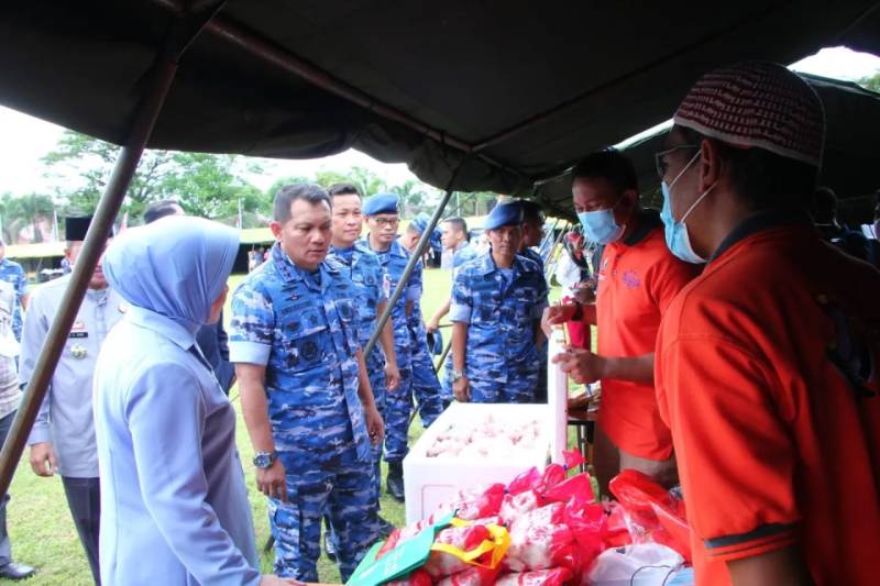TNI AU Lanud Hasanuddin Gelar Bazar dan Pasar Murah