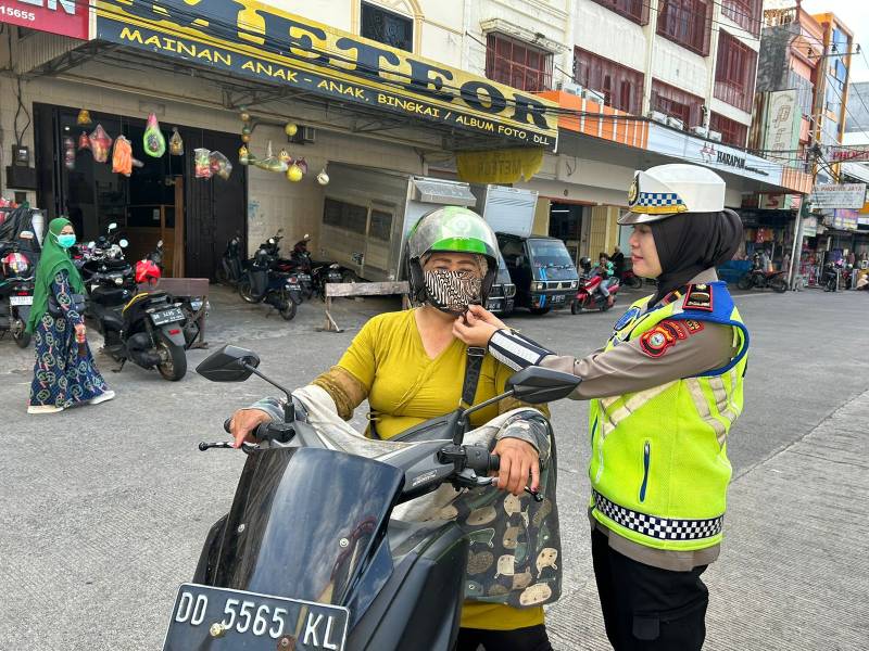 Satlantas Polres Pelabuhan Ingatkan Pengendara Klik Helm dan Gunakan Seat Belt