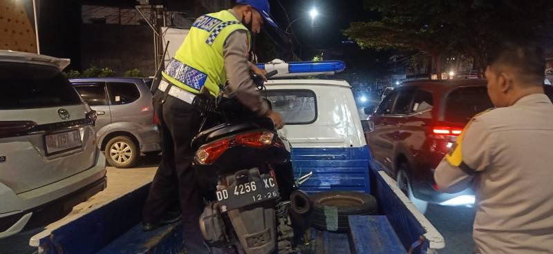 Diduga Out Of Control, Pemotor Tewas Terjatuh