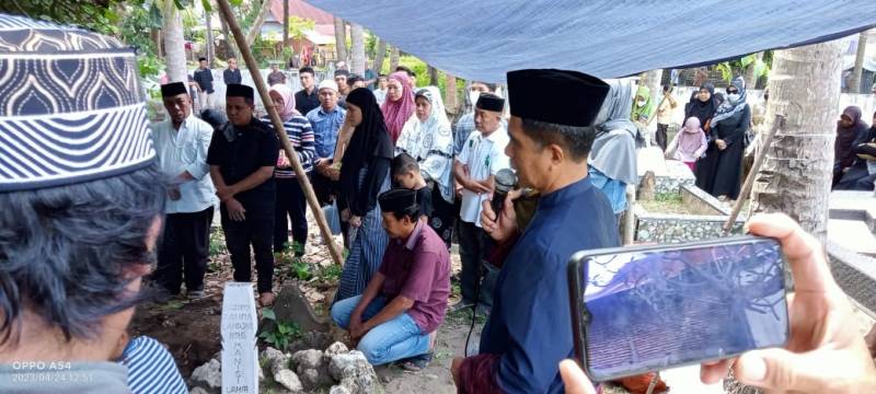 Anggota ANANTAKUPA Meninggal, Wabup Selayar Pimpin Shalat Jenazah dan Ceramah di Pemakaman