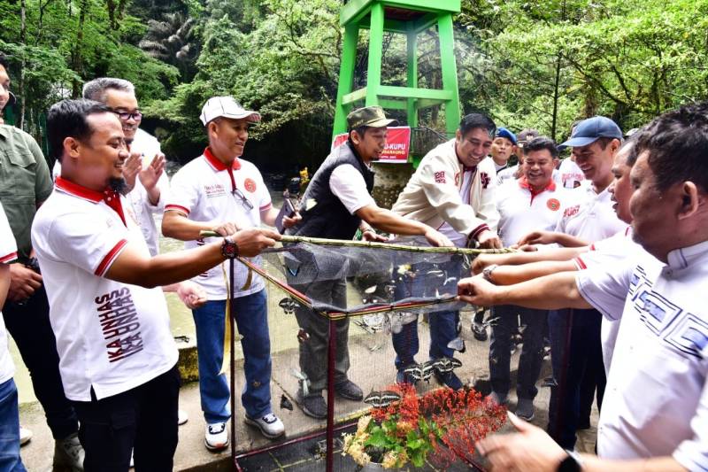 Hadiri Tenas IKA Unhas, Gubernur Lepas 19 Spesies Kupu-kupu di Bantimurung