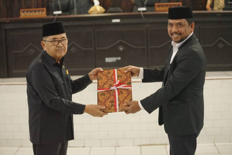 Walikota Palopo Serahkan LKPJ Tahun 2022