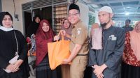 IMG-20230411-WA0012 Sekwan Bersama DWP Unit Sekretariat DPRD Makassar Serahkan Bantuan kepada Warga Longwis