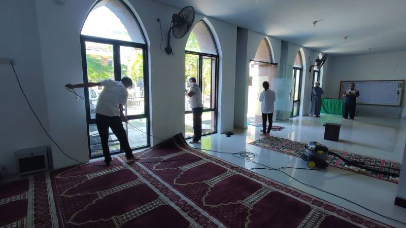 Harper Perintis Makassar by ASTON Gelar Bersih-bersih di Masjid Nurul Falah