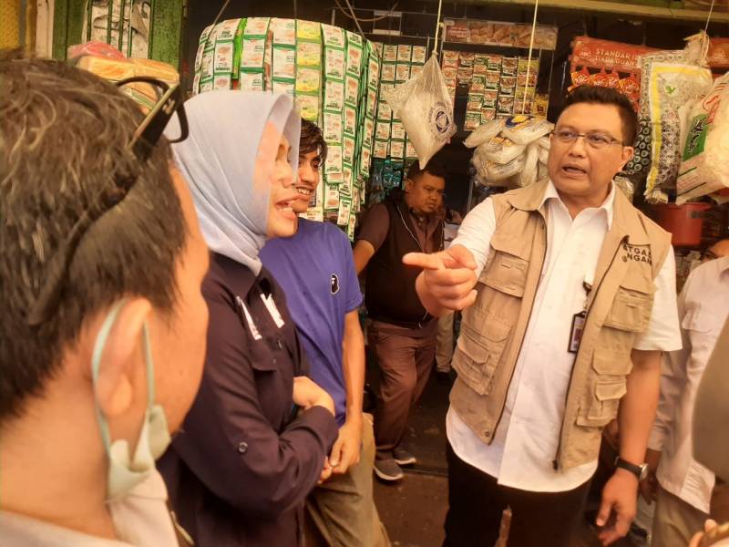 Satgas Pangan Polri Sidak di Pasar Terong Makassar, Temukan Harga Minyak Goreng Tidak Wajar