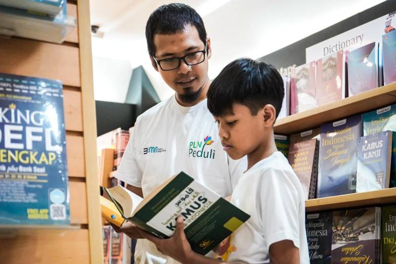 Ribuan Relawan PLN Telah Salurkan Bantuan Peduli Pendidikan ke 12.205 Penerima Manfaat