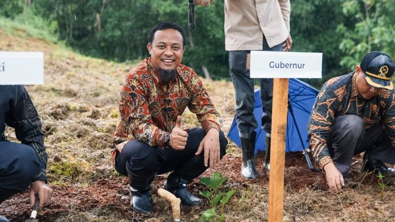 Kembalikan Kejayaan Sutera, Gubernur Andi Sudirman Kembali Tanam 1 Juta Bibit Murbei di Wajo