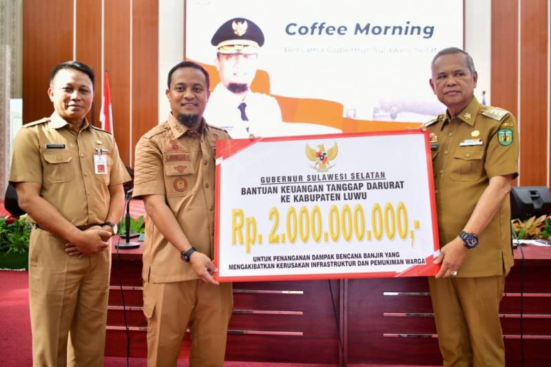 Gubernur Andi Sudirman Serahkan Bantuan Keuangan Rp2 M untuk Tanggap Darurat Banjir di Luwu