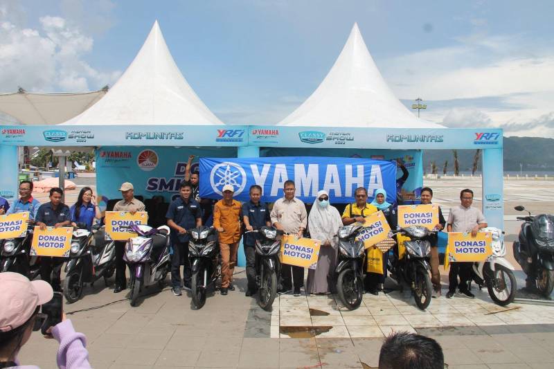 Sukses Gelar Classy Motor Show, PT SJAM Serahkan Donasi Motor Yamaha untuk SMK di Sulbar