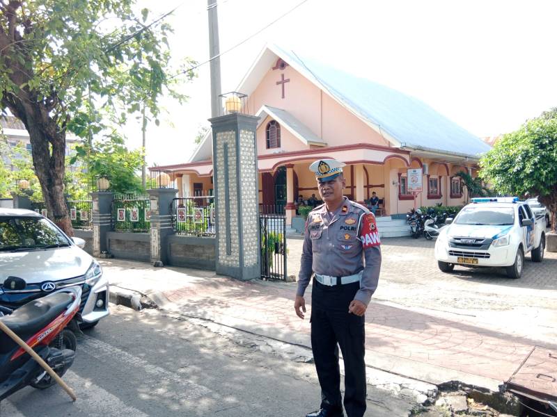 Satlantas Polres Bantaeng Kawal Jenazah Dari Rumah Duka Hingga Ke Pemakaman
