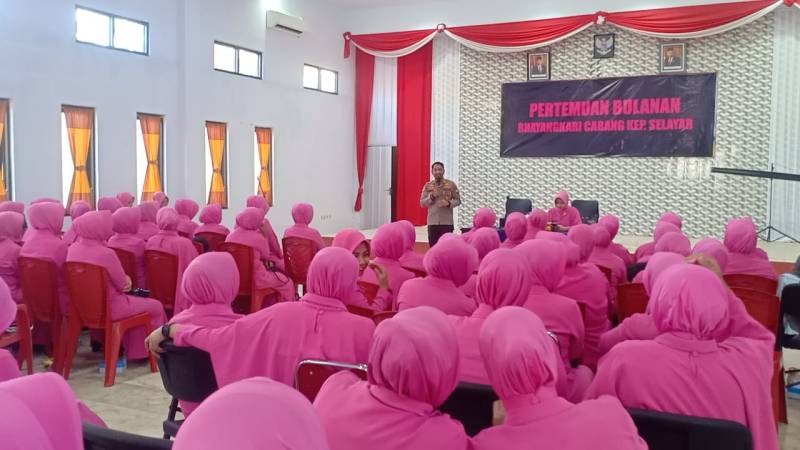 Selaku Pembina, Kapolres Berikan  Arahan Dalam Pertemuan Rutin PC Bhayangkari Selayar