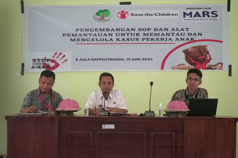Kepala Bapelitbangda Buka Workshop Pengembangan SOP Pengelola Kasus Pekerja Anak di Lutim