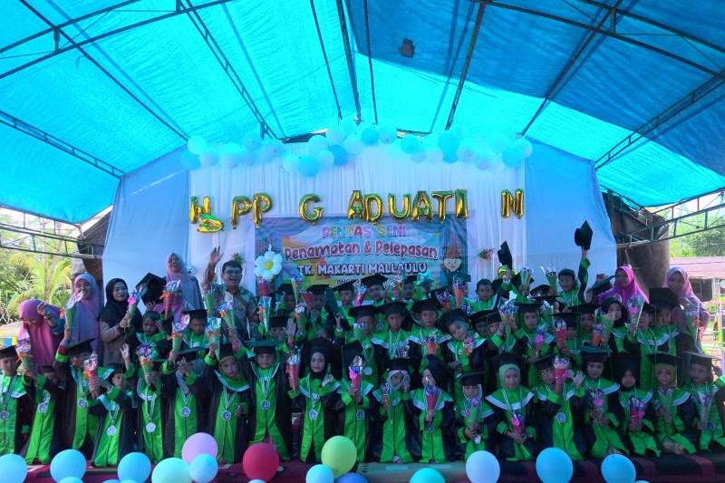 Hadiri Penamatan dan Pelepasan TK Makarti Mallaulu, Kadis Kominfo SP Terharu dan Bangga