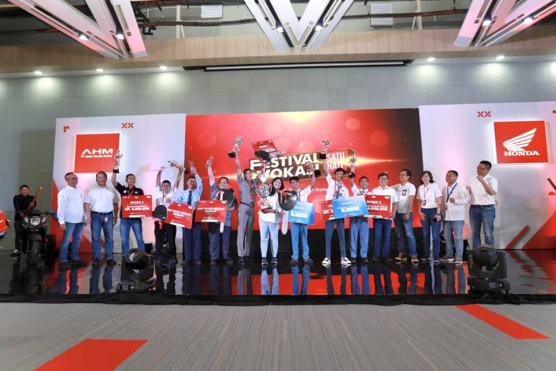 AHM Umumkan Siswa, Guru, dan SMK Terbaik di Festival Vokasi Satu Hati 2023 AHM Umumkan Siswa, Guru, dan SMK Terbaik di Festival Vokasi Satu Hati 2023