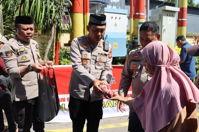 Polres Bantaeng Sembelih Hewan Kurban 16 Ekor Sapi dan 1 Ekor Kambing