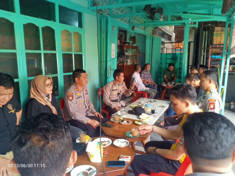 Jumat Curhat Momentum Hari Bhayangkara, Kabag SDM Polres Selayar Ajak Warga Sukseskan Pemilu 2024