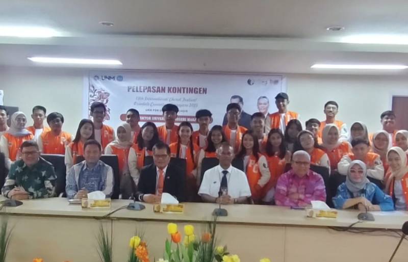 Rektor UNM Lepas UKM Pinisi Choir Ikuti Kompetisi Festival Orientale Concentus di Singapura