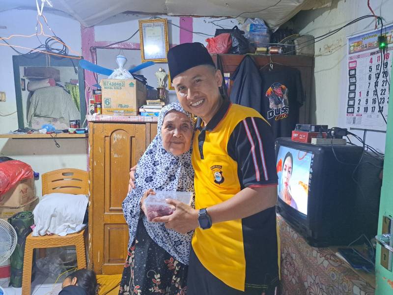 Secara Door to Door, Polres Pelabuhan Salurkan Daging Kurban