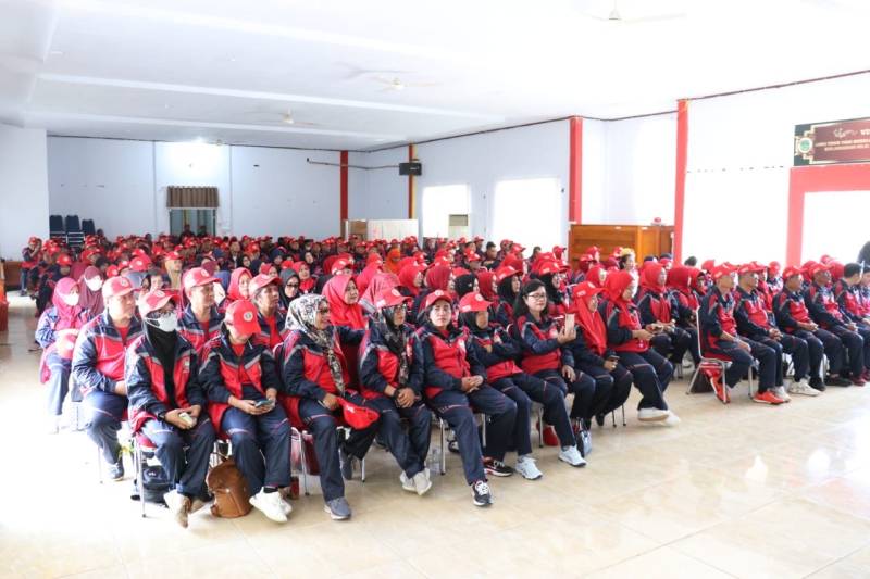 Bupati Budiman Lepas Kontingen PGRI Lutim Untuk Ikuti Porseni di Soppeng
